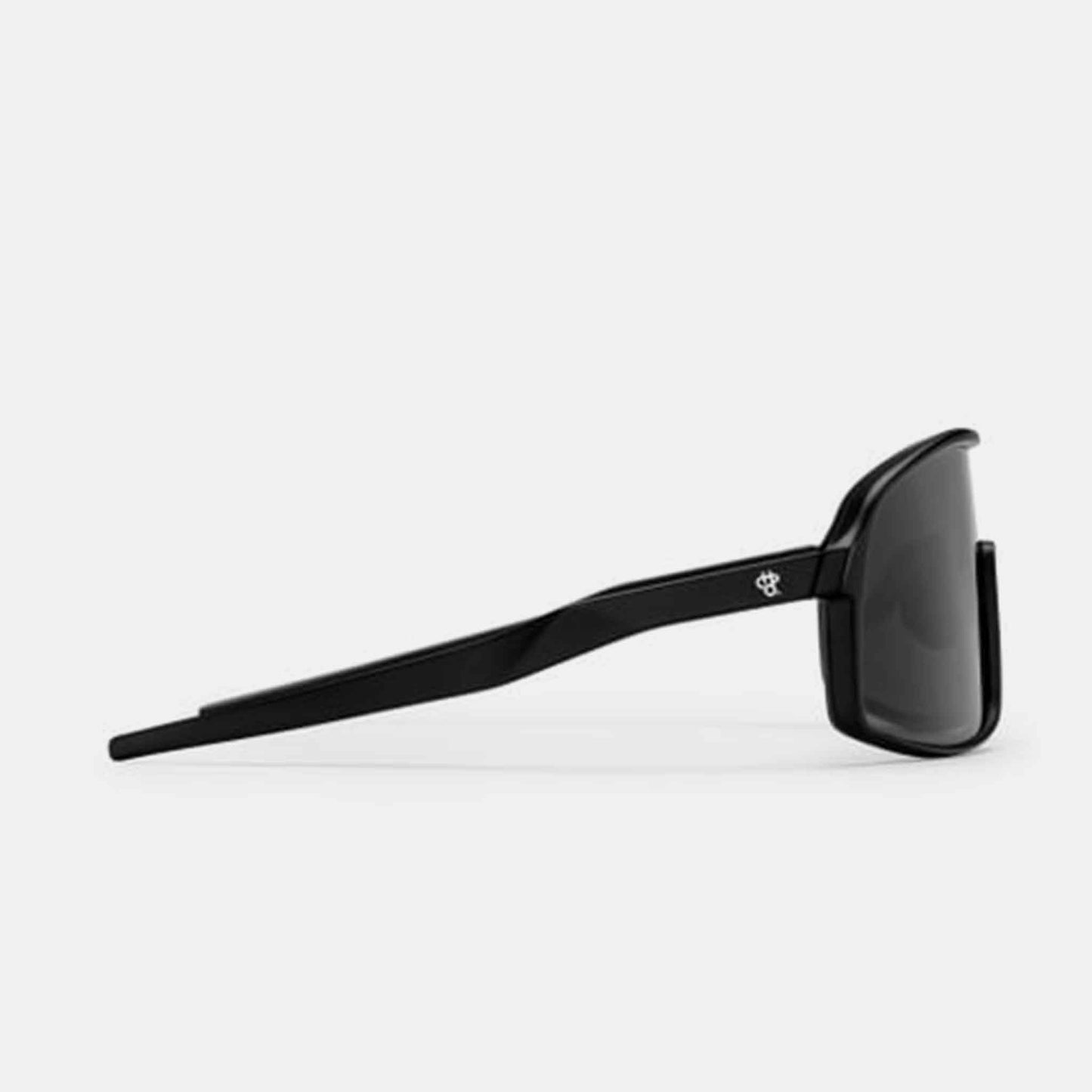 Henke| Black / Black