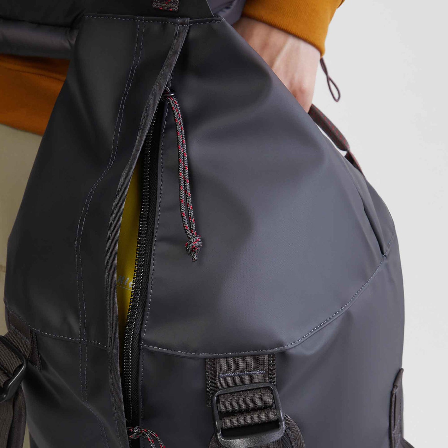 Ydalir Duffelbag 25L | Raven