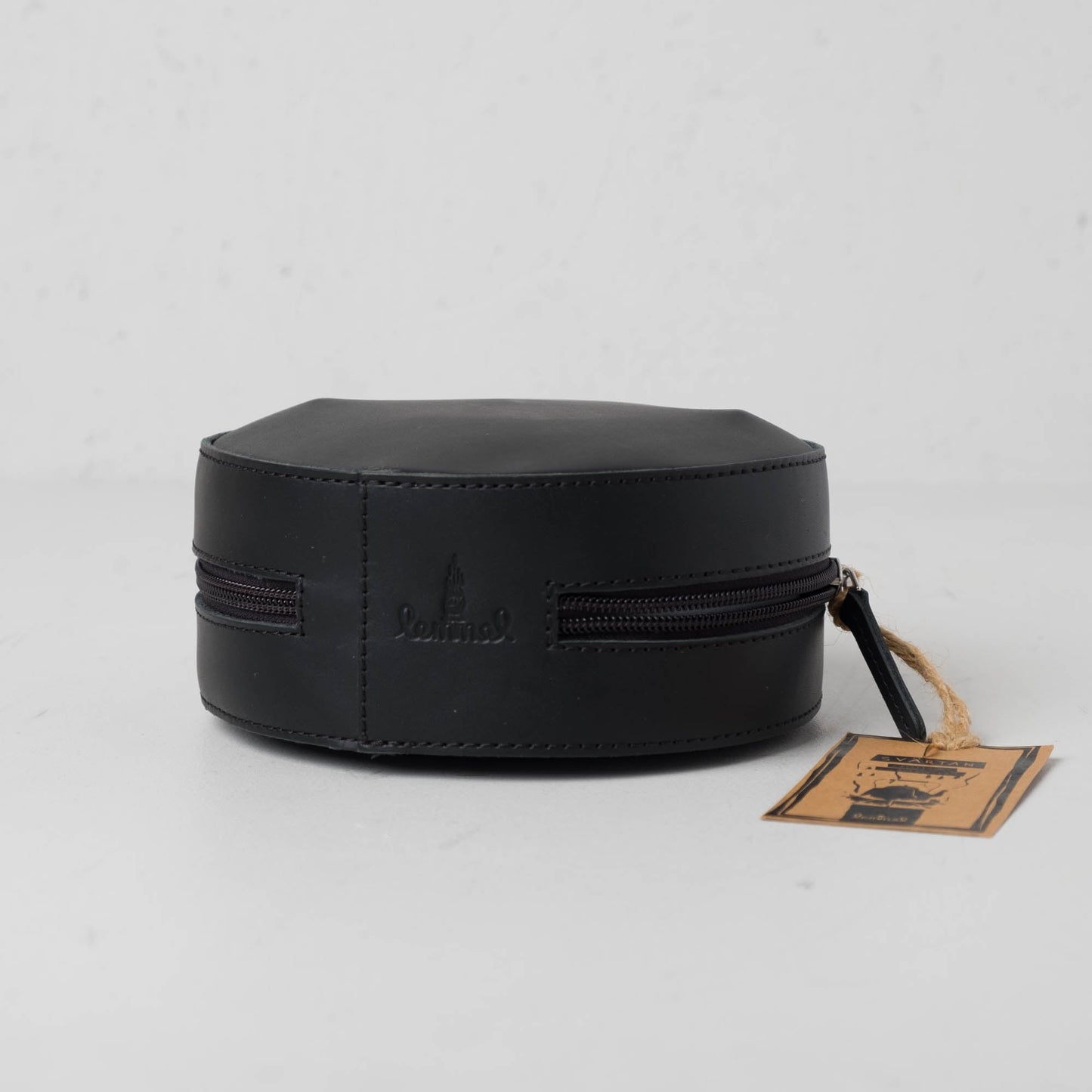 Kaffepanna Svärtan i läderfodral | Svart