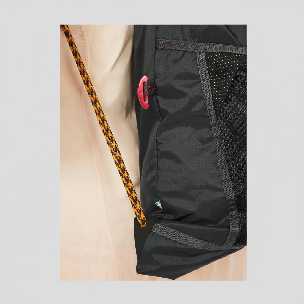 Sidobild på Algir sackpack som visar fästen