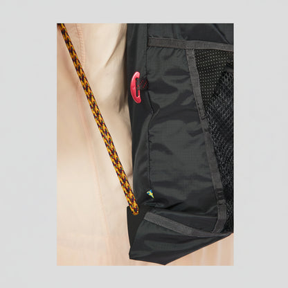 Sidobild på Algir sackpack som visar fästen