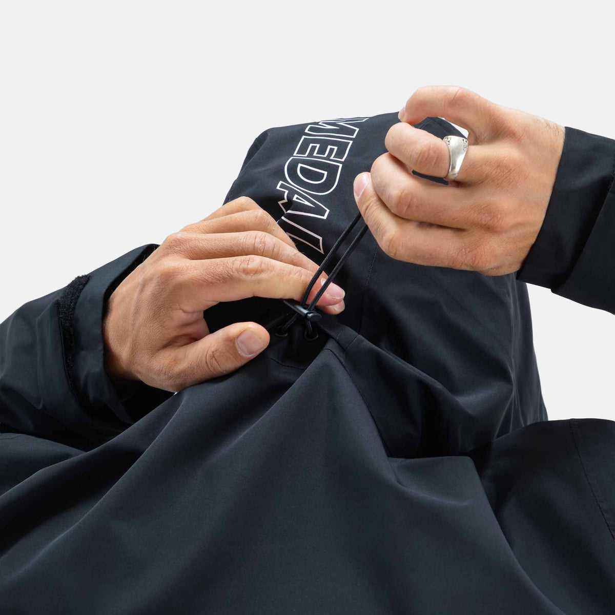 The Jacket 2L | Black