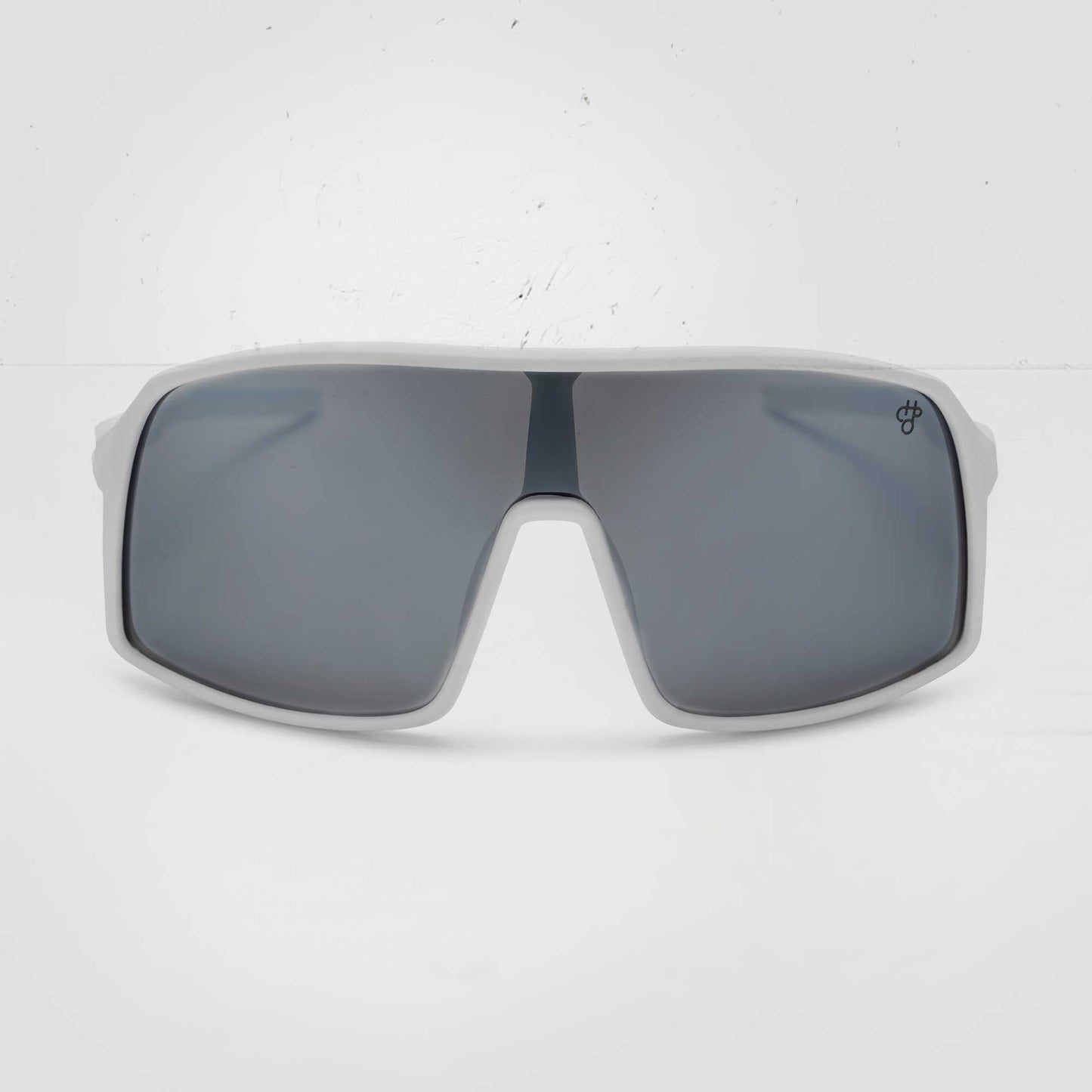 Erica | White / Black