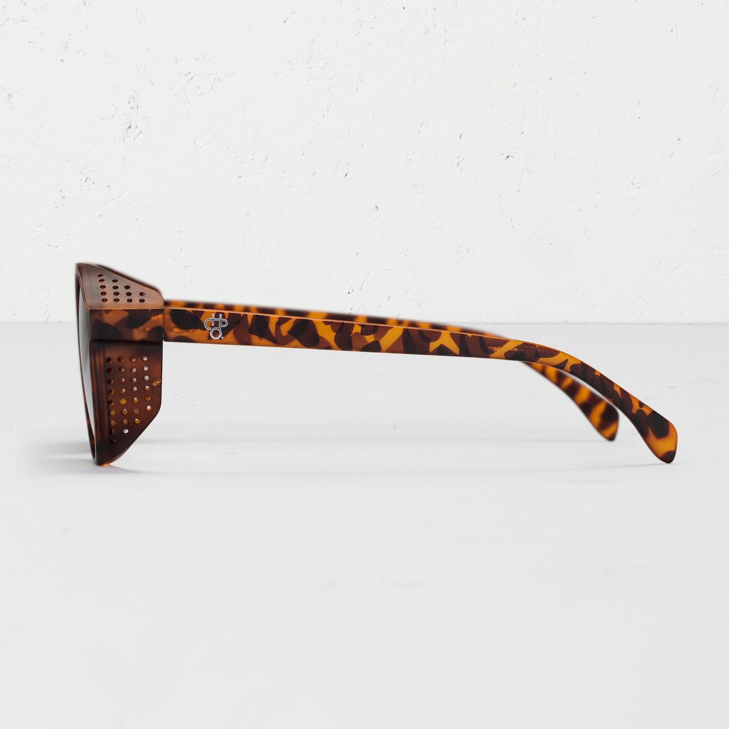 Rickard | Turtle Brown / Gold