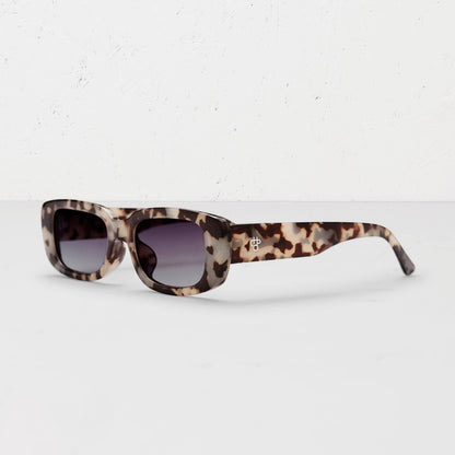 Nicole | Black & White Turtle / Black