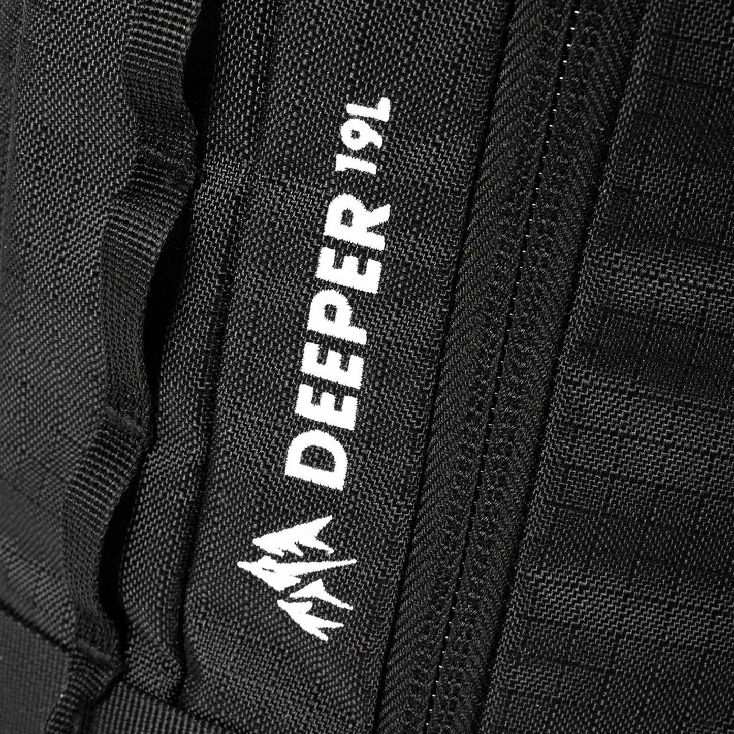 Deeper 19L | Stealth Black