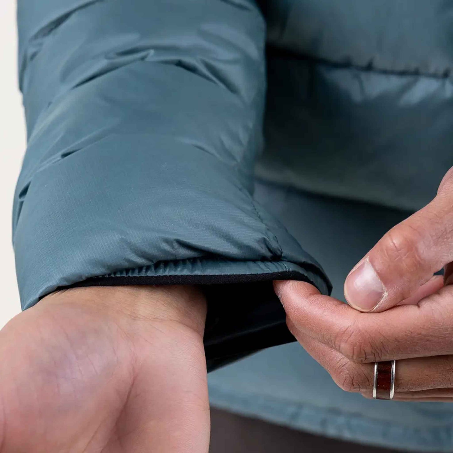 Mens Insulated Re-Up Down Recycled Hood | Stealth Black