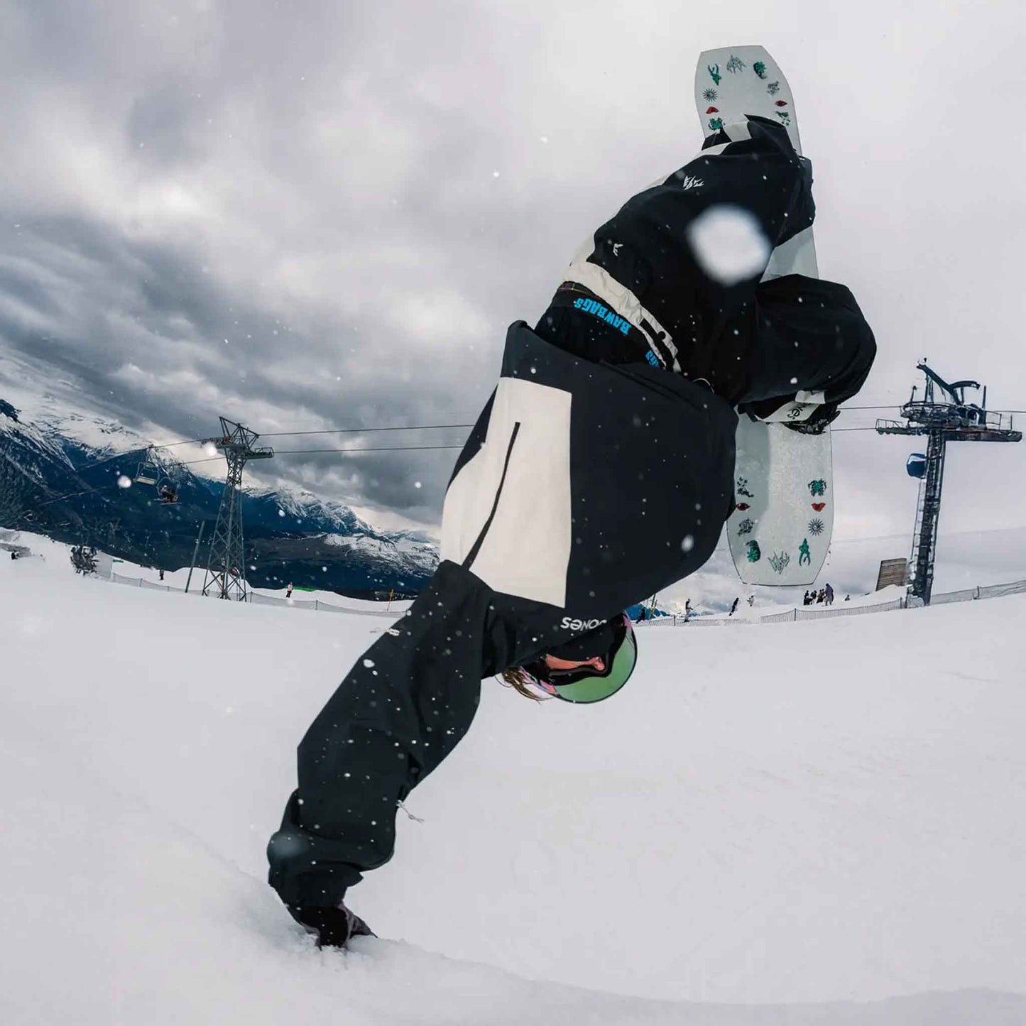 Mtn Surf Tweaker Recycled Jacket | Stealth Black