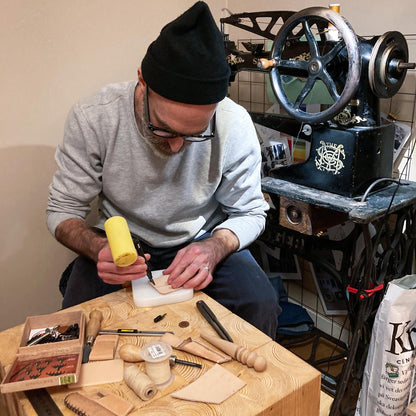 Handsydd Korthållare