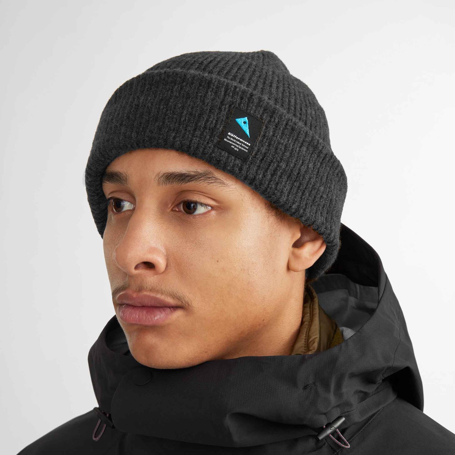 Runa Beanie | Raven