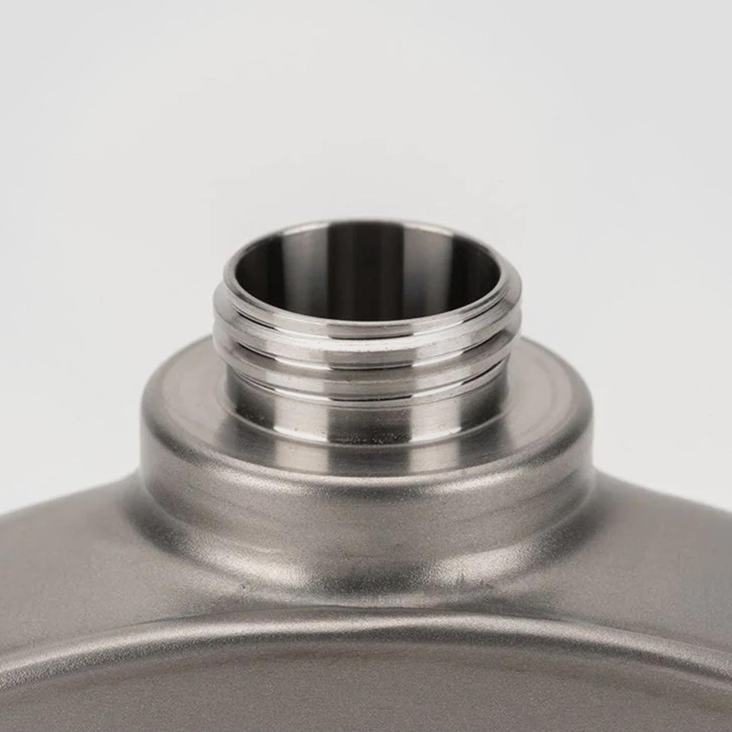 Round Titanium Flask in 150 ml
